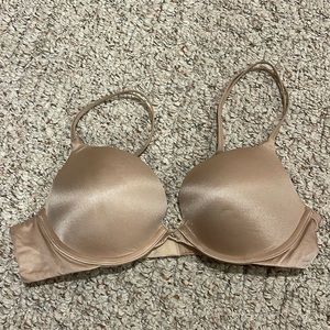 Victoria’s Secret push up bra. Size: 36B.